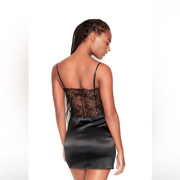 Victoria’s Secret Iris Lace Back Slip w/Side Zipper in Black Size L NWT